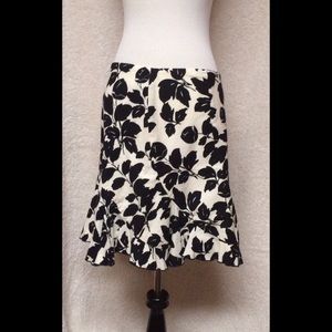 White House Black Market Skirt 🤩